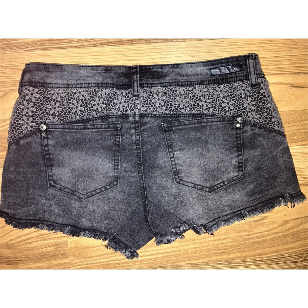 L.E.I Ashley Low Rise Cut-Off Denim Short Women's Junior Size 11 Black Raw Hem - Picture 2 of 5